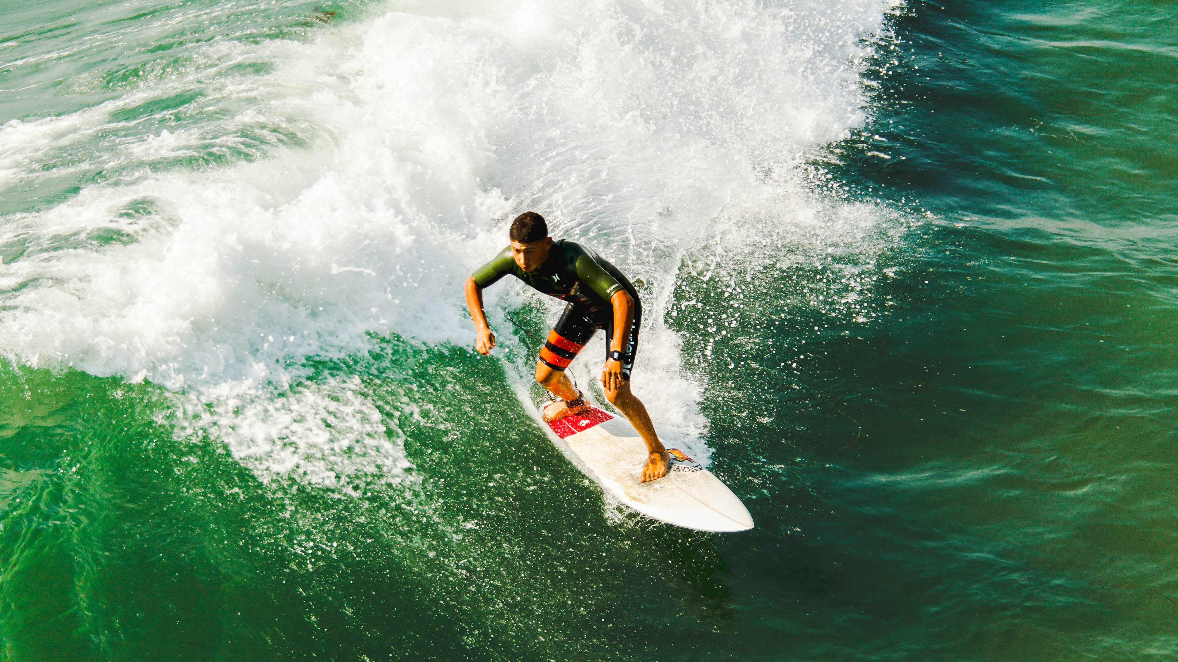 “武汉马拉松赛：谁将成为新的跑步传奇？”